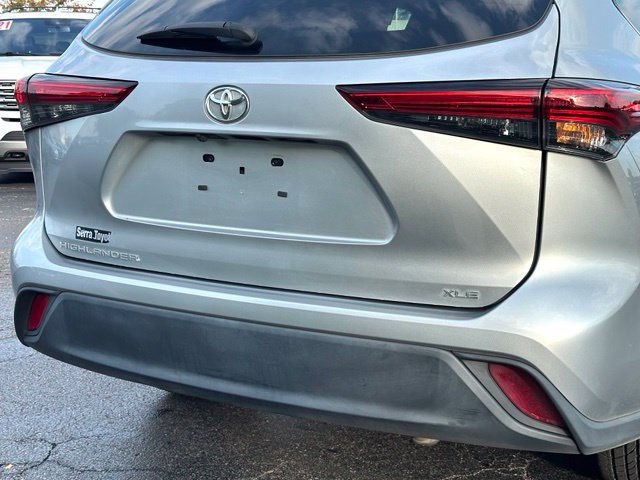 Used 2021 Toyota Highlander XLE FWD image 14