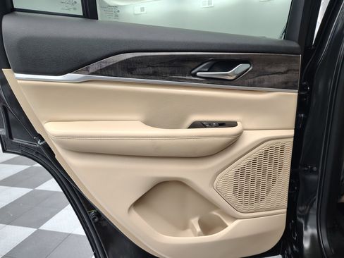 Used 2024 Jeep Grand Cherokee Limited image 24