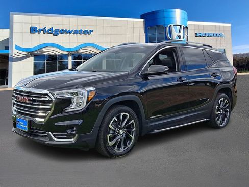 Used 2022 GMC Terrain SLT w/ Infotainment Package II AWD/4WD image 3