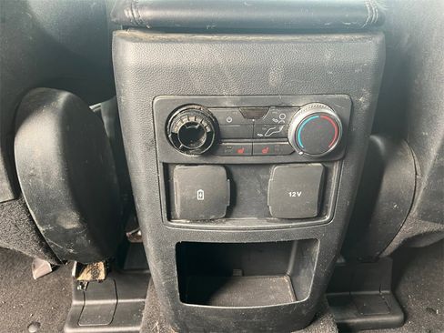 Used 2020 Ford Explorer XLT w/ Comfort Package image 28