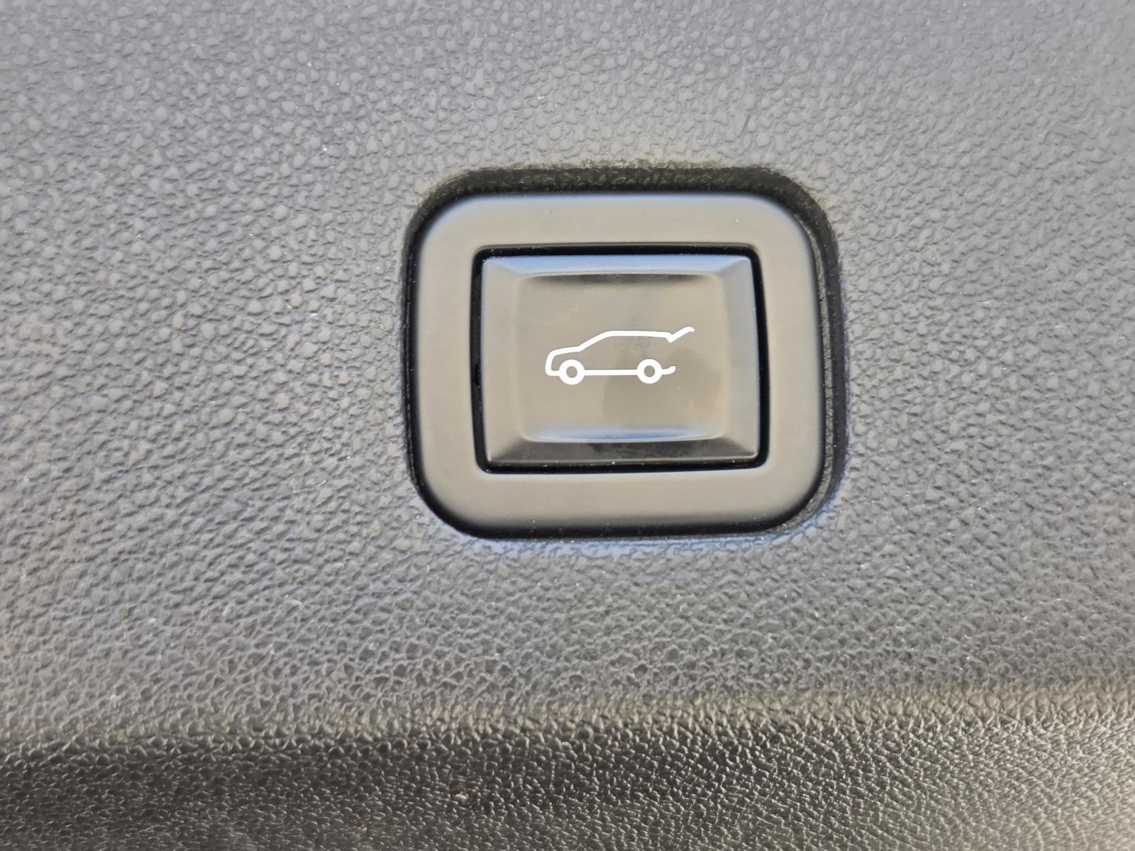 Used 2022 Cadillac XT6 Sport w/ Technology Package AWD/4WD image 12