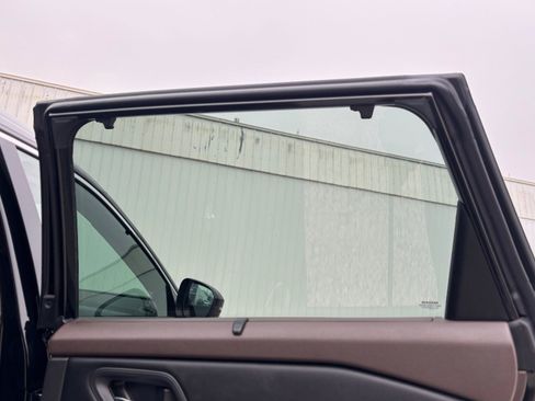 Used 2023 Nissan Rogue SL w/ SL Premium Package image 24