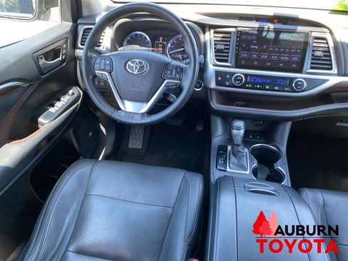 Used 2015 Toyota Highlander Limited Platinum AWD/4WD image 33