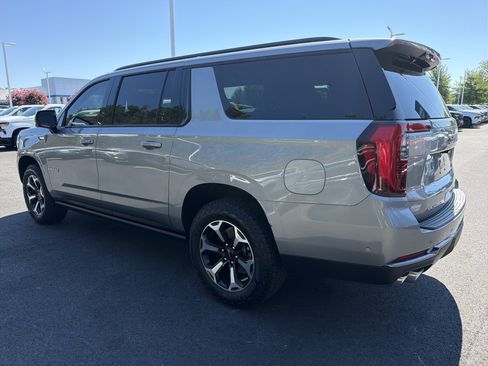 Used 2025 GMC Yukon XL AT4 w/ AT4 Premium Plus Package AWD/4WD image 9