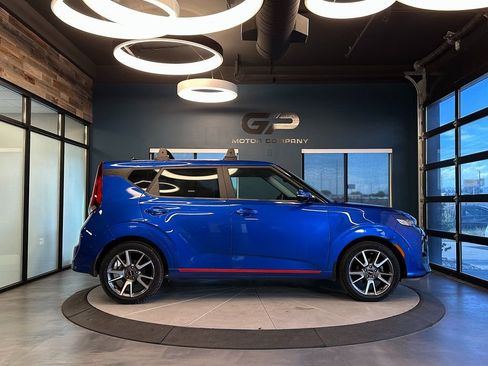 Used 2022 Kia Soul GT-Line FWD image 2