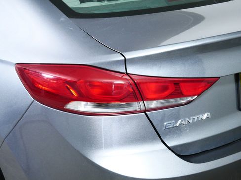 Used 2017 Hyundai Elantra SE w/ SE A/T Tech Package 03 FWD image 17