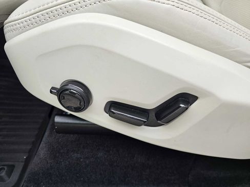 Used 2023 Volvo XC90 T8 Ultimate w/ Lounge Package image 27