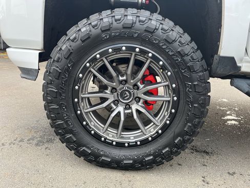 Used 2018 Chevrolet Silverado 1500 LT w/ All Star Edition image 13