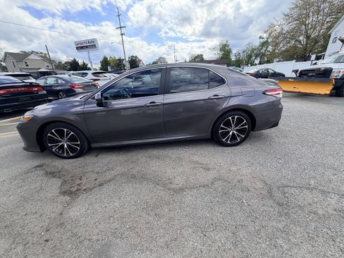 Used 2021 Toyota Camry LE image 29