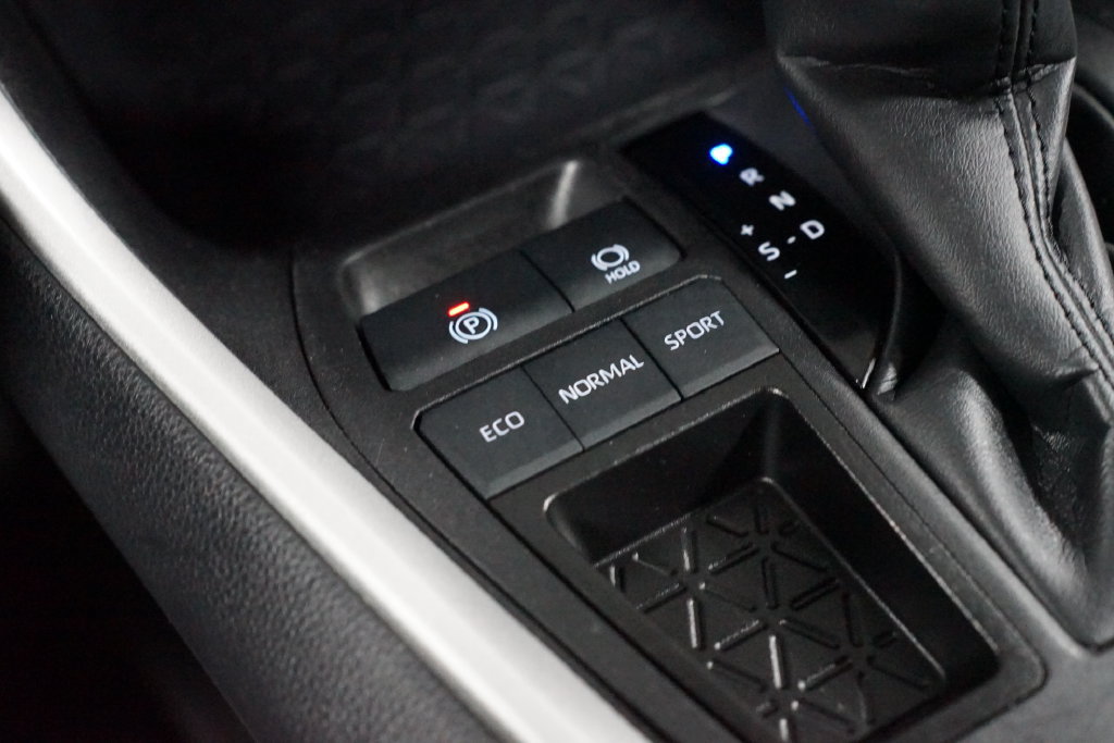 Certified 2025 Toyota RAV4 XLE FWD image 22