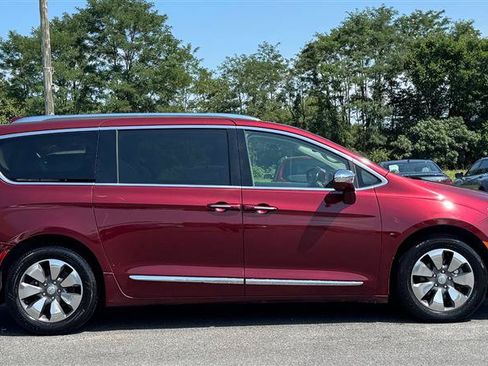 Used 2018 Chrysler Pacifica Limited w/ Advanced Safetytec Group FWD image 6