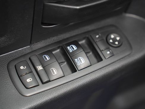 Used 2017 RAM 1500 Express AWD/4WD image 16