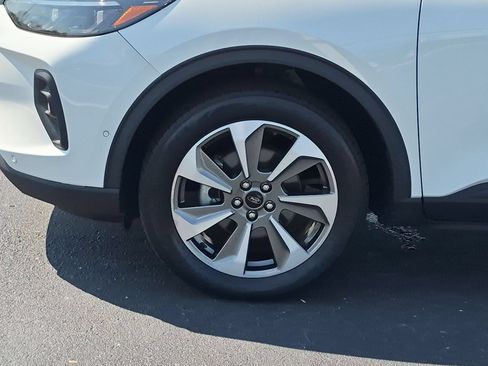 Used 2024 Ford Escape Platinum w/ Premium Technology Package AWD/4WD image 10