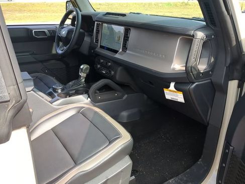 New 2025 Ford Bronco Outer Banks w/ Sasquatch Package AWD/4WD image 40