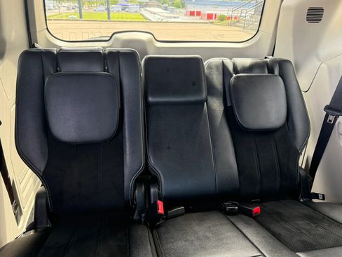 Used 2017 Dodge Grand Caravan SXT FWD image 28