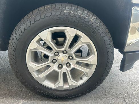 Used 2018 Chevrolet Silverado 1500 LTZ w/ LTZ Plus Package AWD/4WD image 5