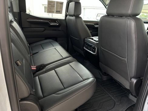 Used 2023 GMC Sierra 1500 SLT w/ SLT Premium Package AWD/4WD image 16