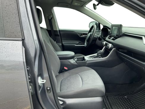 Used 2021 Toyota RAV4 XLE FWD image 15
