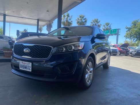 Used 2016 Kia Sorento LX AWD/4WD image 2