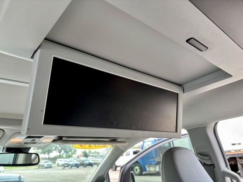 Used 2019 Toyota Sienna XLE Premium FWD image 5