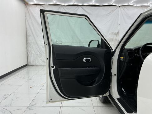 Used 2019 Kia Soul FWD image 18