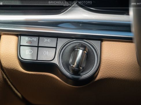 Used 2022 Porsche Panamera image 28