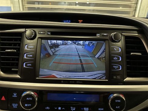 Used 2019 Toyota Highlander XLE image 25