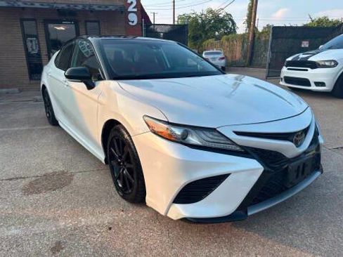 Used 2019 Toyota Camry XSE FWD image 3