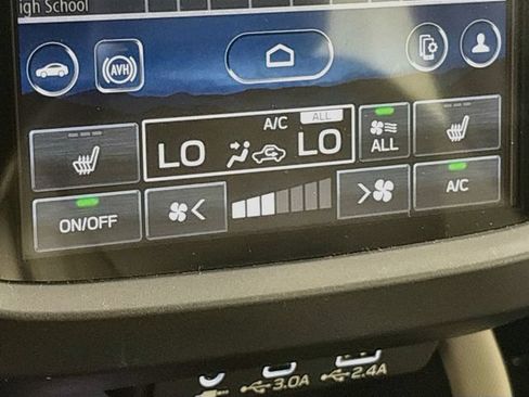 Used 2025 Subaru Forester Premium AWD/4WD image 19