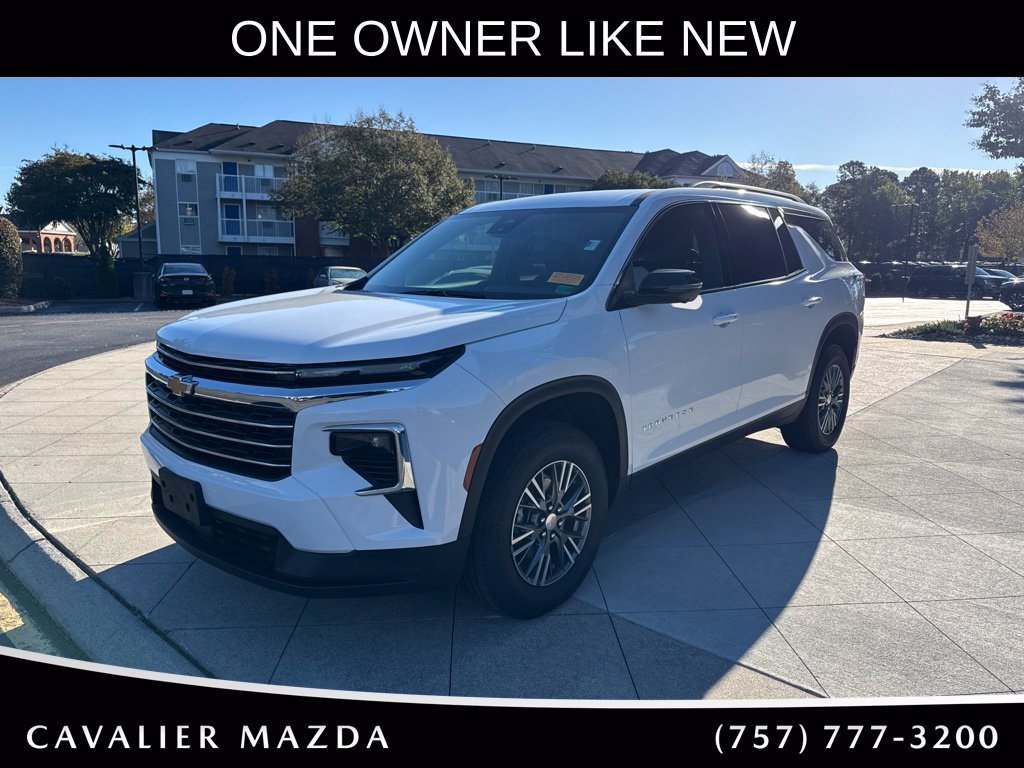 Used 2026 Chevrolet Traverse LT w/ Driver Confidence Package FWD image 3