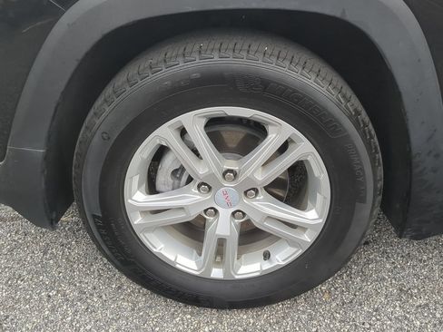 Used 2023 GMC Terrain SLE w/ Driver Convenience Package FWD image 31