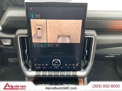 Used 2025 GMC Yukon Denali image 11