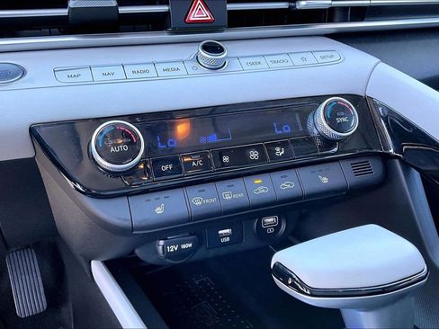 Used 2022 Hyundai Elantra Limited image 16