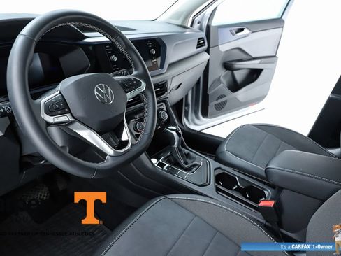 Used 2023 Volkswagen Taos SE w/ Panoramic Sunroof Package FWD image 56
