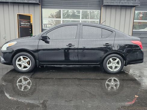 Used 2016 Nissan Versa S image 2