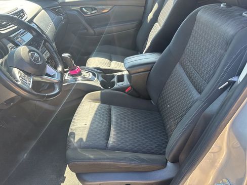 Used 2020 Nissan Rogue SV image 5