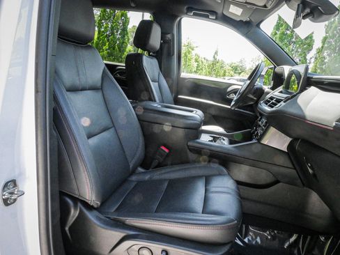 Used 2024 Chevrolet Suburban RST RWD image 33