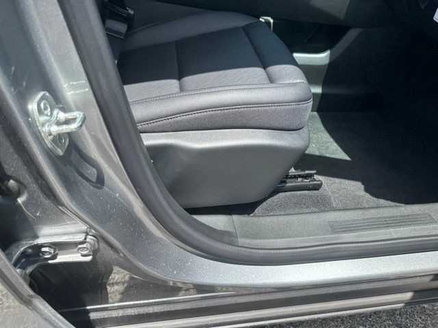 New 2026 Chevrolet Equinox LT w/ Convenience Package II FWD image 33