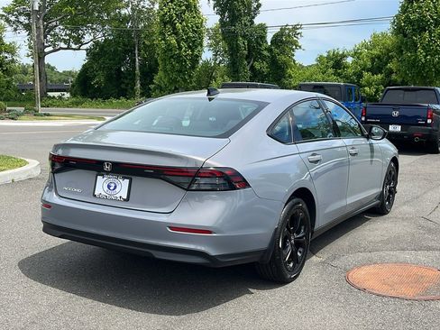 Used 2025 Honda Accord SE image 4