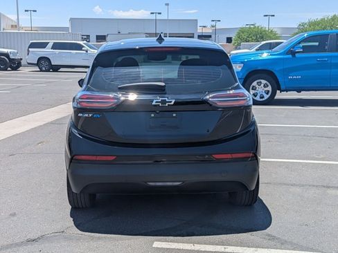 Used 2022 Chevrolet Bolt LT w/ Infotainment Package FWD image 6