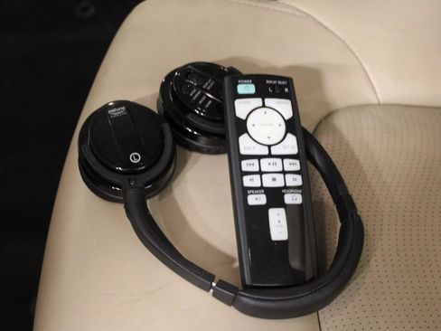 Used 2020 Nissan Armada Platinum w/ Captain's Chairs Package image 39