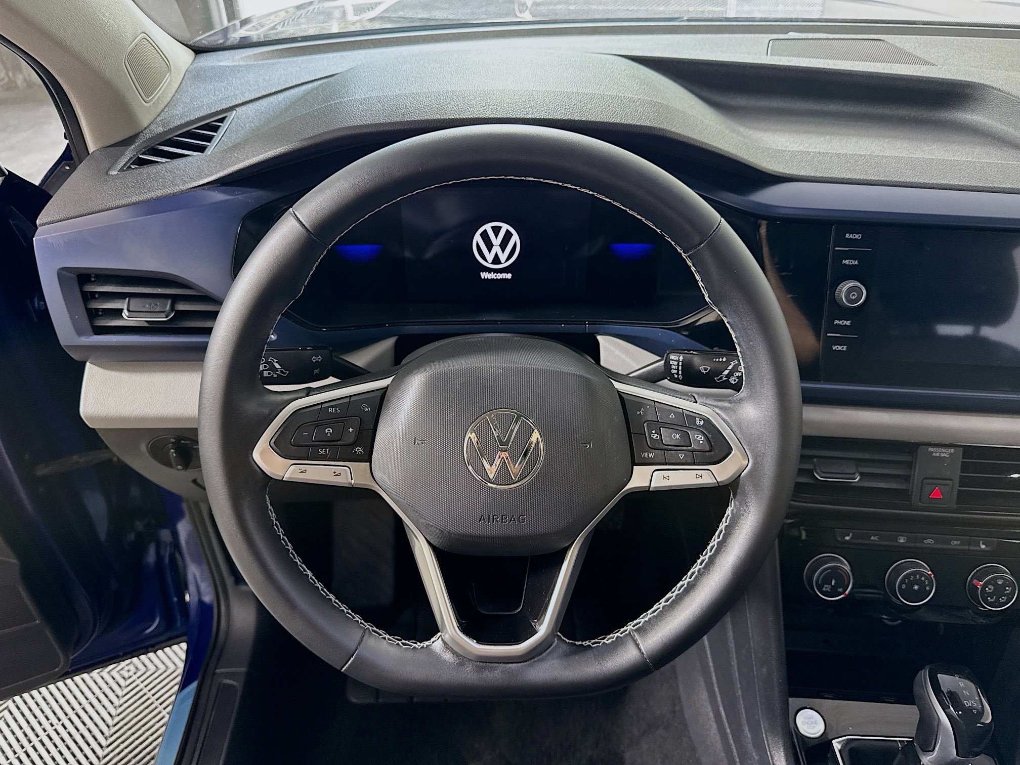 Used 2023 Volkswagen Taos SE w/ Panoramic Sunroof Package FWD image 16