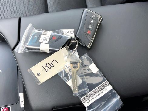 Certified 2025 Lexus ES 350 w/ Premium Package image 15