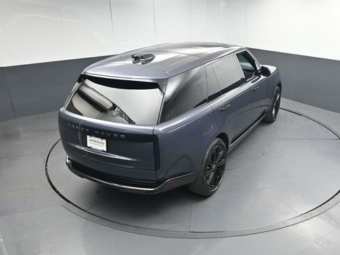 Used 2024 Land Rover Range Rover Long Wheelbase SE image 35