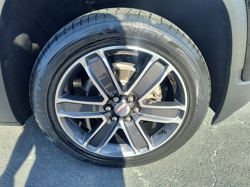 Used 2021 GMC Acadia SLT w/ Preferred Package image 13