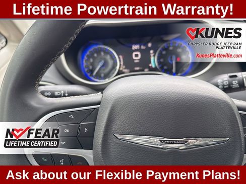 Used 2023 Chrysler Pacifica Touring-L image 20