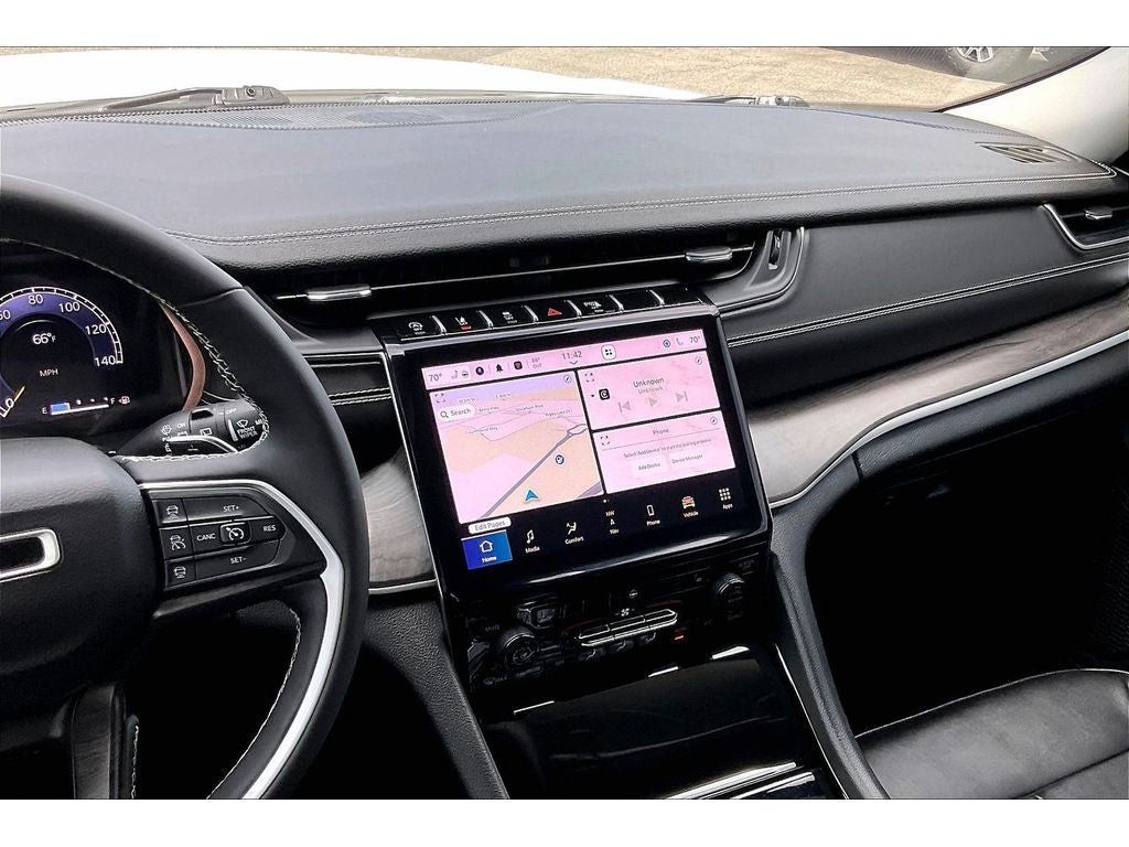 Used 2023 Jeep Grand Cherokee L Limited AWD/4WD image 7
