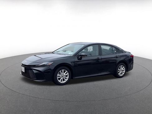 Used 2025 Toyota Camry LE image 8
