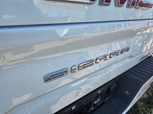 Used 2024 GMC Sierra 2500 AT4 w/ AT4 Premium Plus Package AWD/4WD image 9