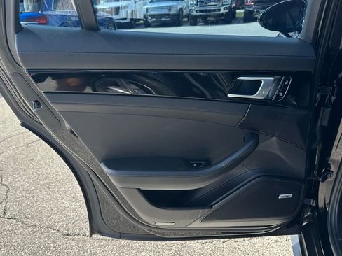 Used 2019 Porsche Panamera image 22
